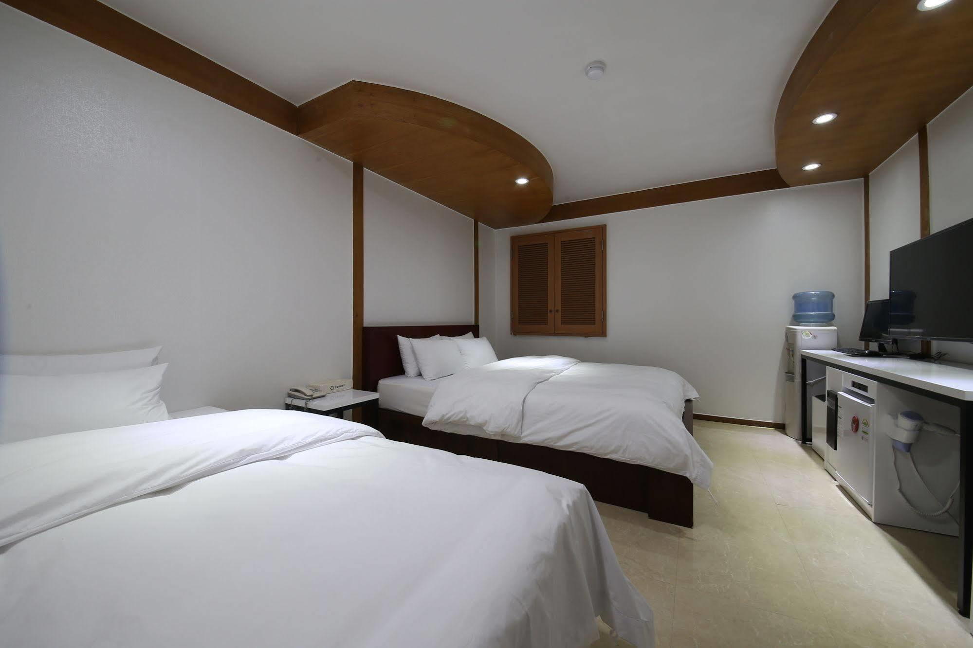 Abata Business Hotel Goyang Bagian luar foto