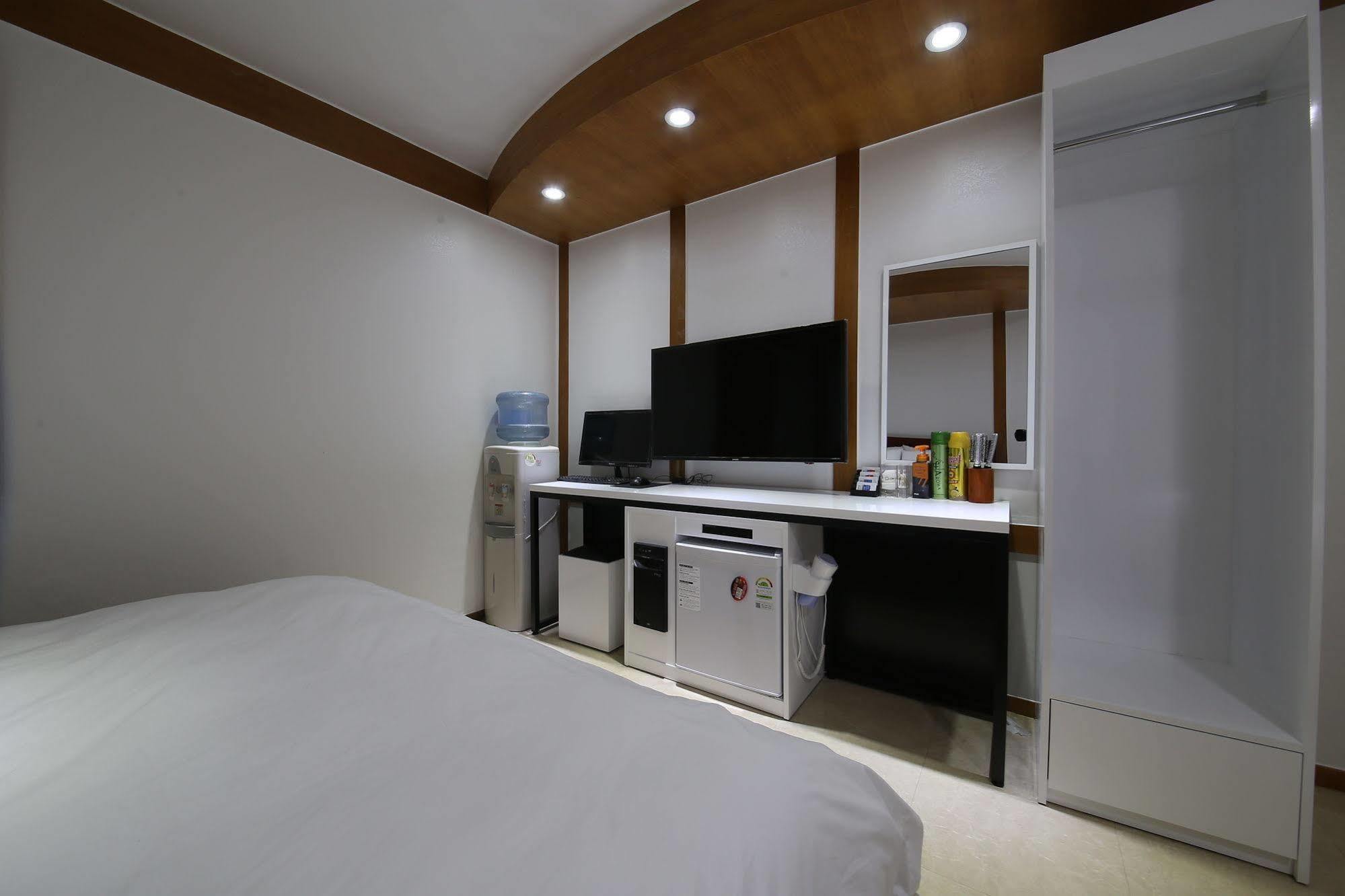 Abata Business Hotel Goyang Bagian luar foto